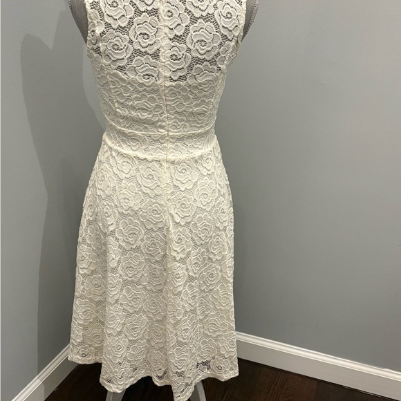 Elegant Lace Sleeveless Dress - White - Picture 5 of 5